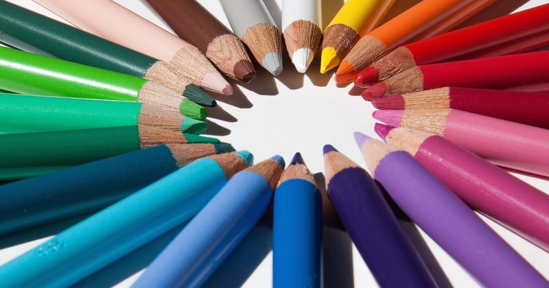 Création graphique et mode : le design qui dicte les tendances